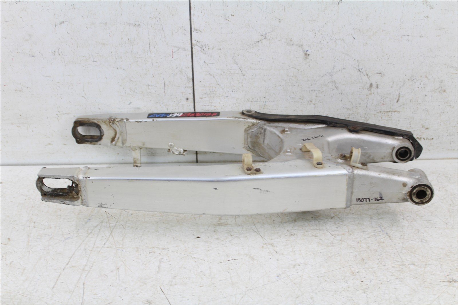 2005 Honda CRF 450R Swingarm Swing Arm 15077