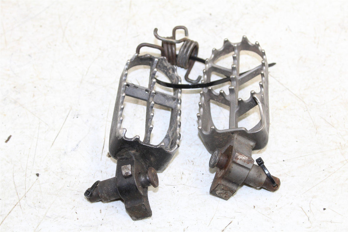 2001 Yamaha YZ 125 Foot Pegs Set Hardware Springs Rests 55067