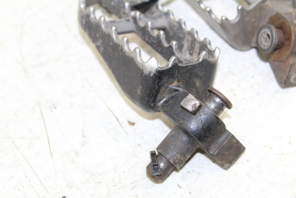 2001 Yamaha YZ 125 Foot Pegs Set Hardware Springs Rests 55067
