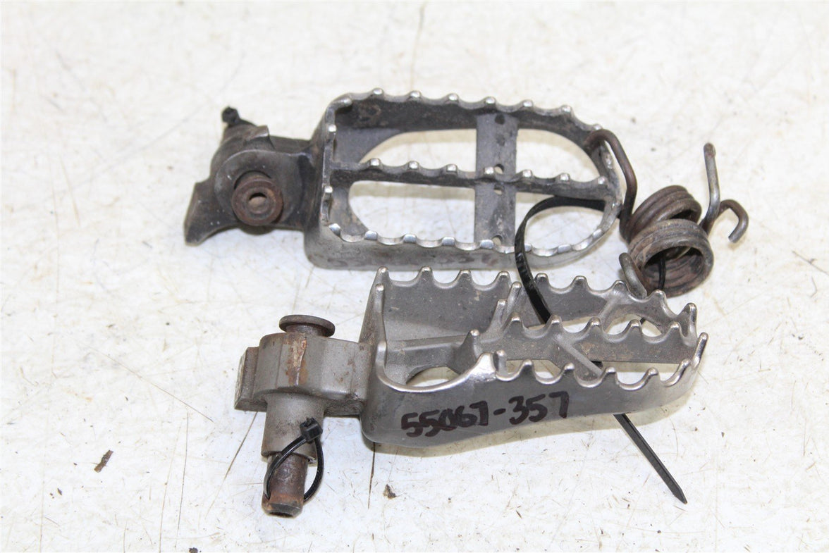 2001 Yamaha YZ 125 Foot Pegs Set Hardware Springs Rests 55067