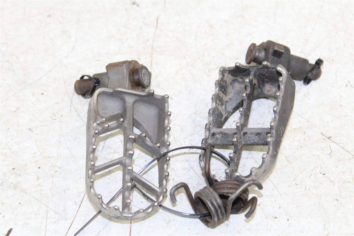 2001 Yamaha YZ 125 Foot Pegs Set Hardware Springs Rests 55067