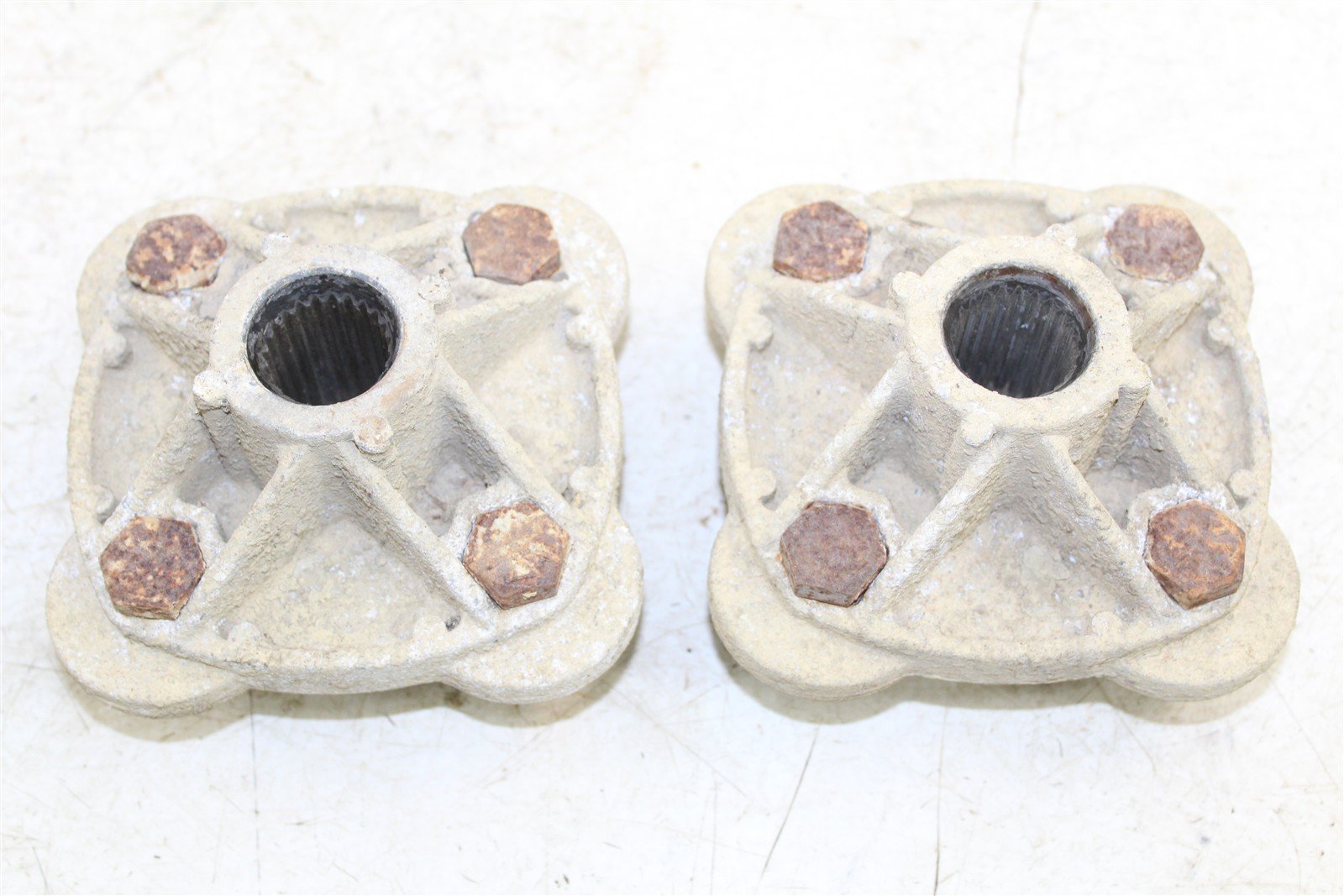 1999 Polaris Scrambler 500 4x4 Rear Hubs Wheel Mounts 34146