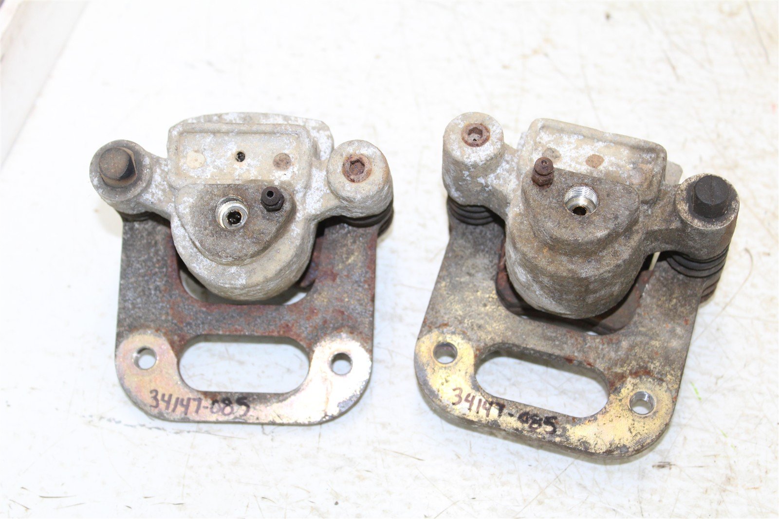 1994 Polaris 400L 4x4 Front Brake Calipers Set Left Right 34147