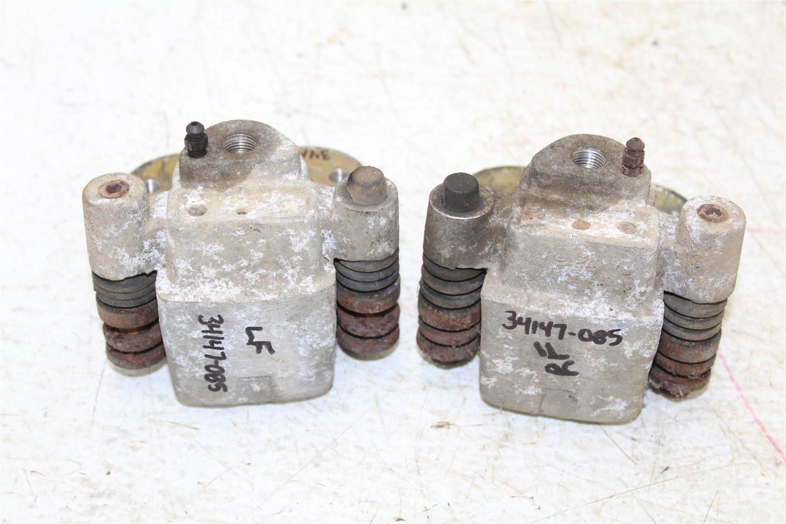 1994 Polaris 400L 4x4 Front Brake Calipers Set Left Right 34147