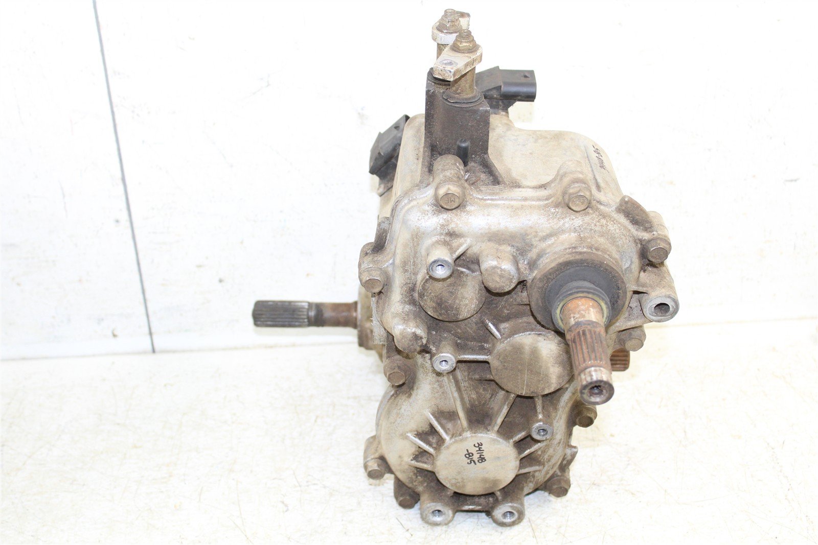 2000 Polaris Magnum 325 4x4 Transmission Gear Box Case 34148
