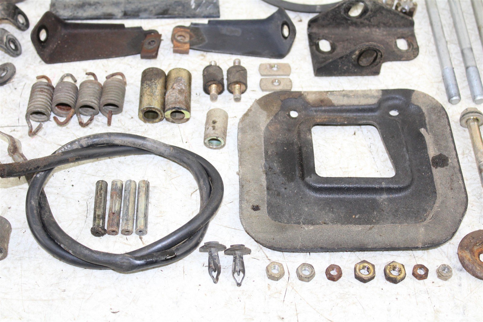 2000 Polaris Magnum 325 4x4 Chassis Bolt Kit Hardware Mount Bracket Wire 34148