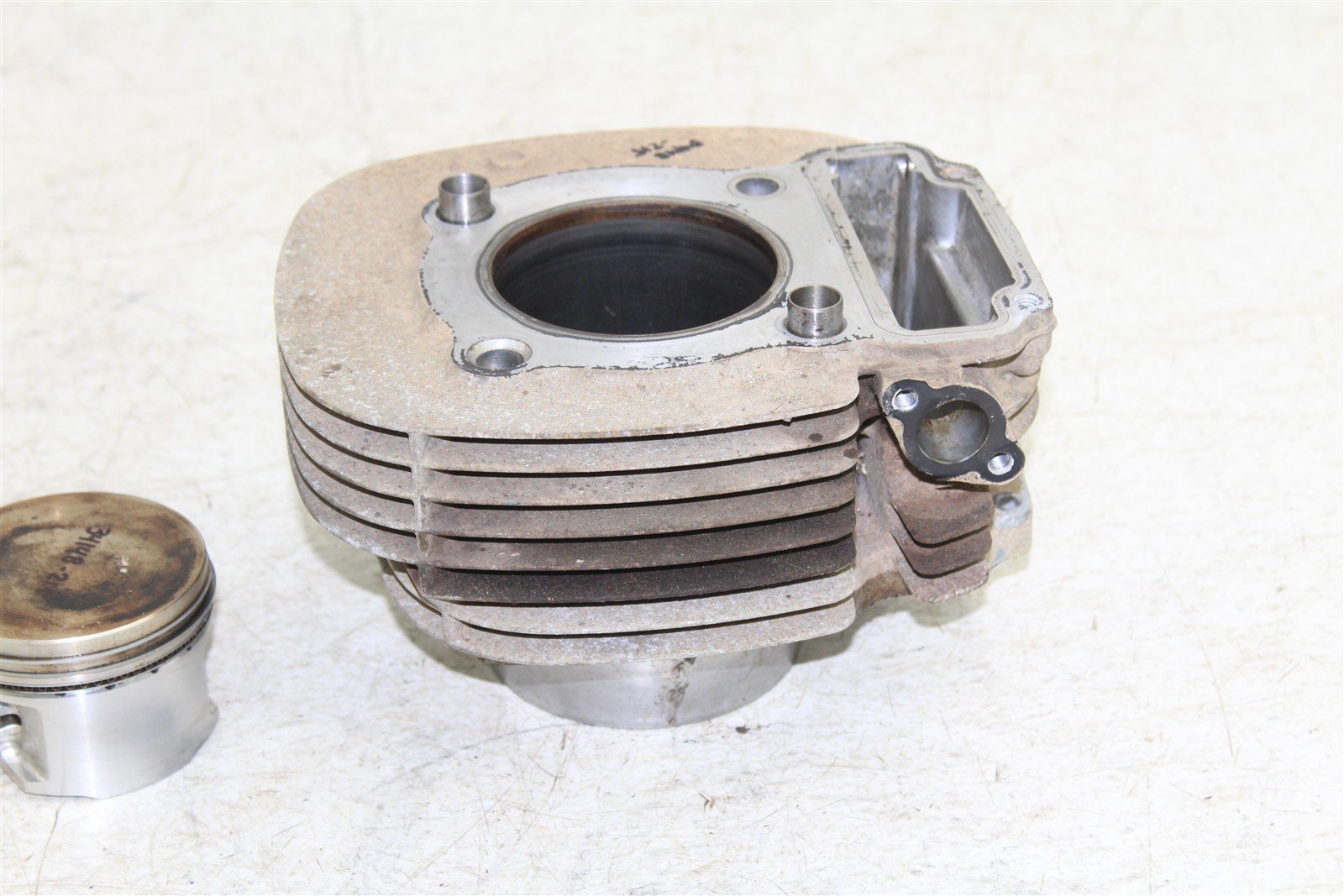 2000 Polaris Magnum 325 4x4 Engine Cylinder Jug w/ Piston 34148