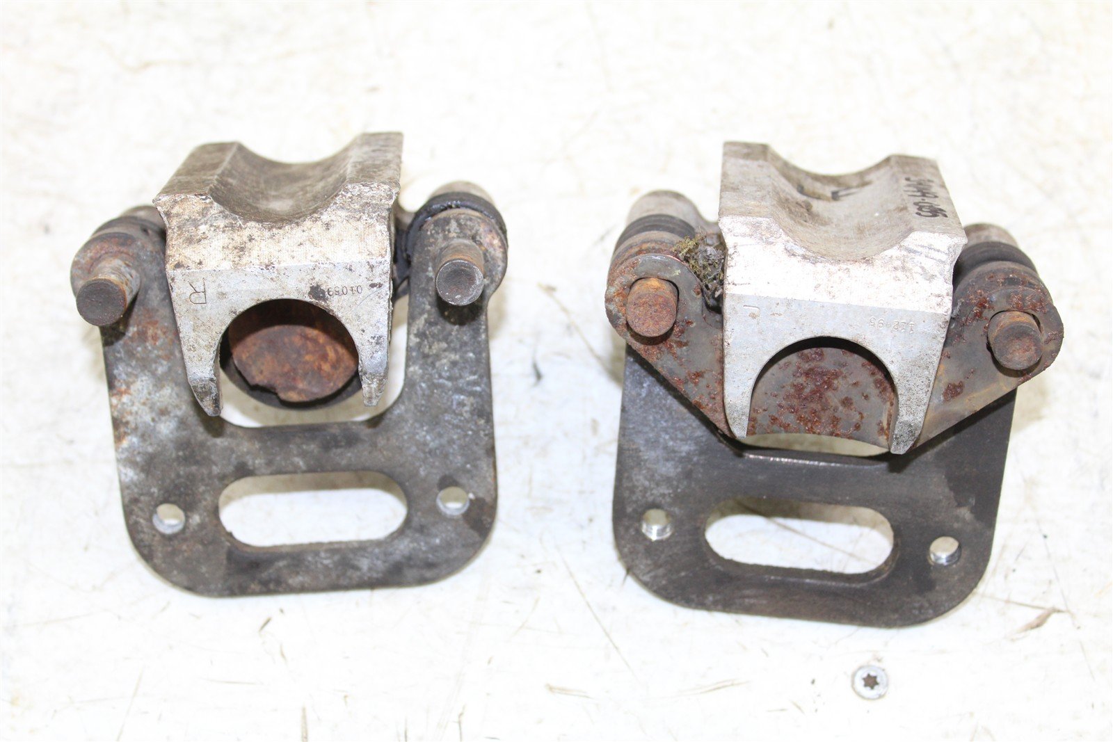 1996 Polaris Sportsman 500 4x4 Front Brake Calipers Set Left Right 34149