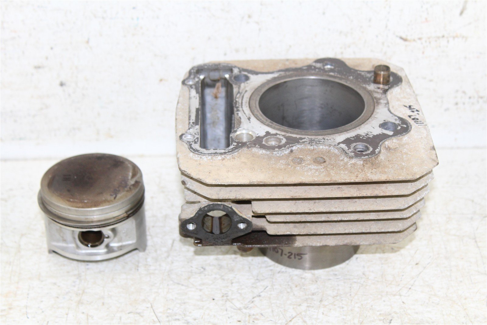 1985 Honda ATC 250 ES Big Red Engine Cylinder Jug w/ Piston 11107