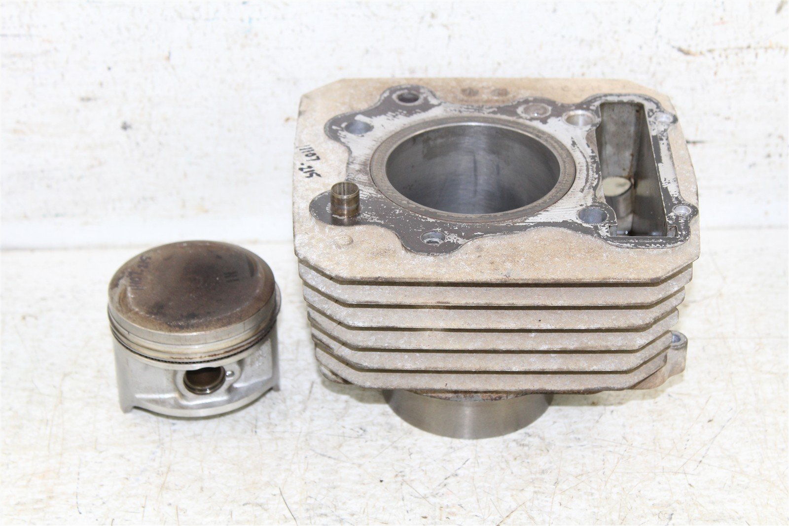1985 Honda ATC 250 ES Big Red Engine Cylinder Jug w/ Piston 11107