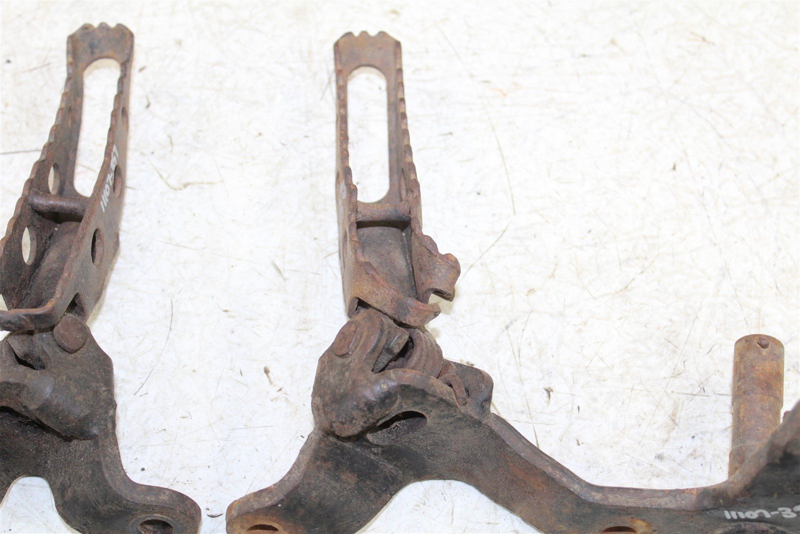 1985 Honda ATC 250 ES Big Red Foot Pegs Rests Set Left Right 11107