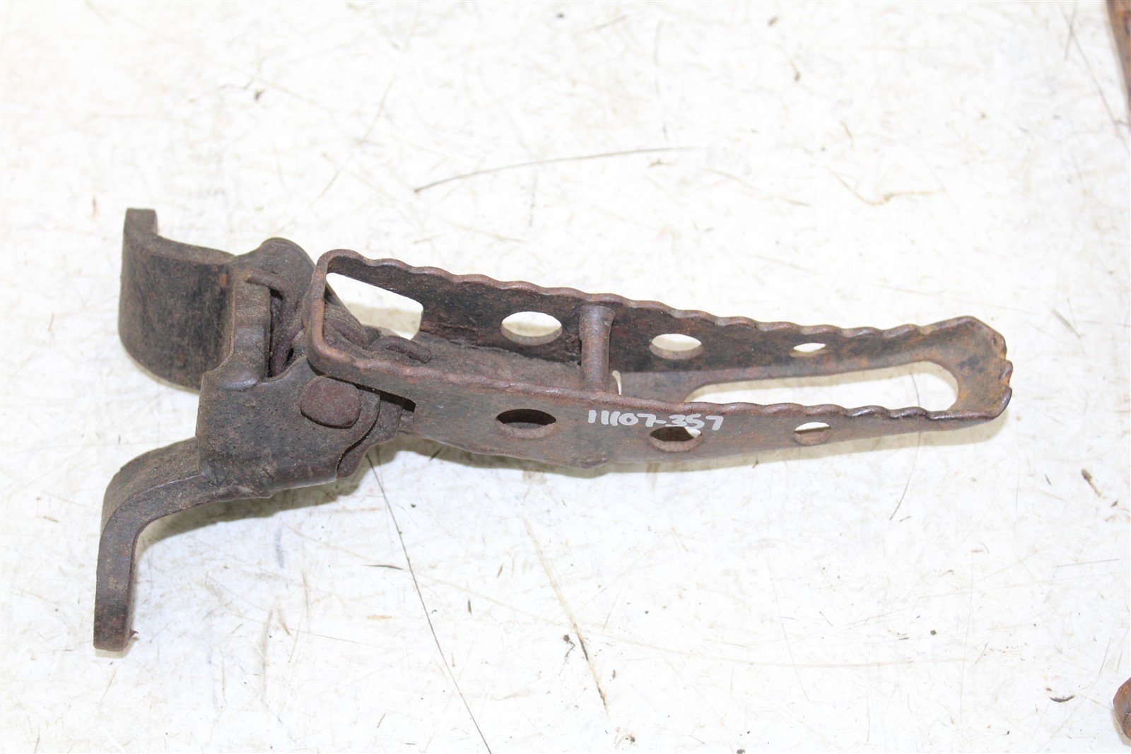 1985 Honda ATC 250 ES Big Red Foot Pegs Rests Set Left Right 11107