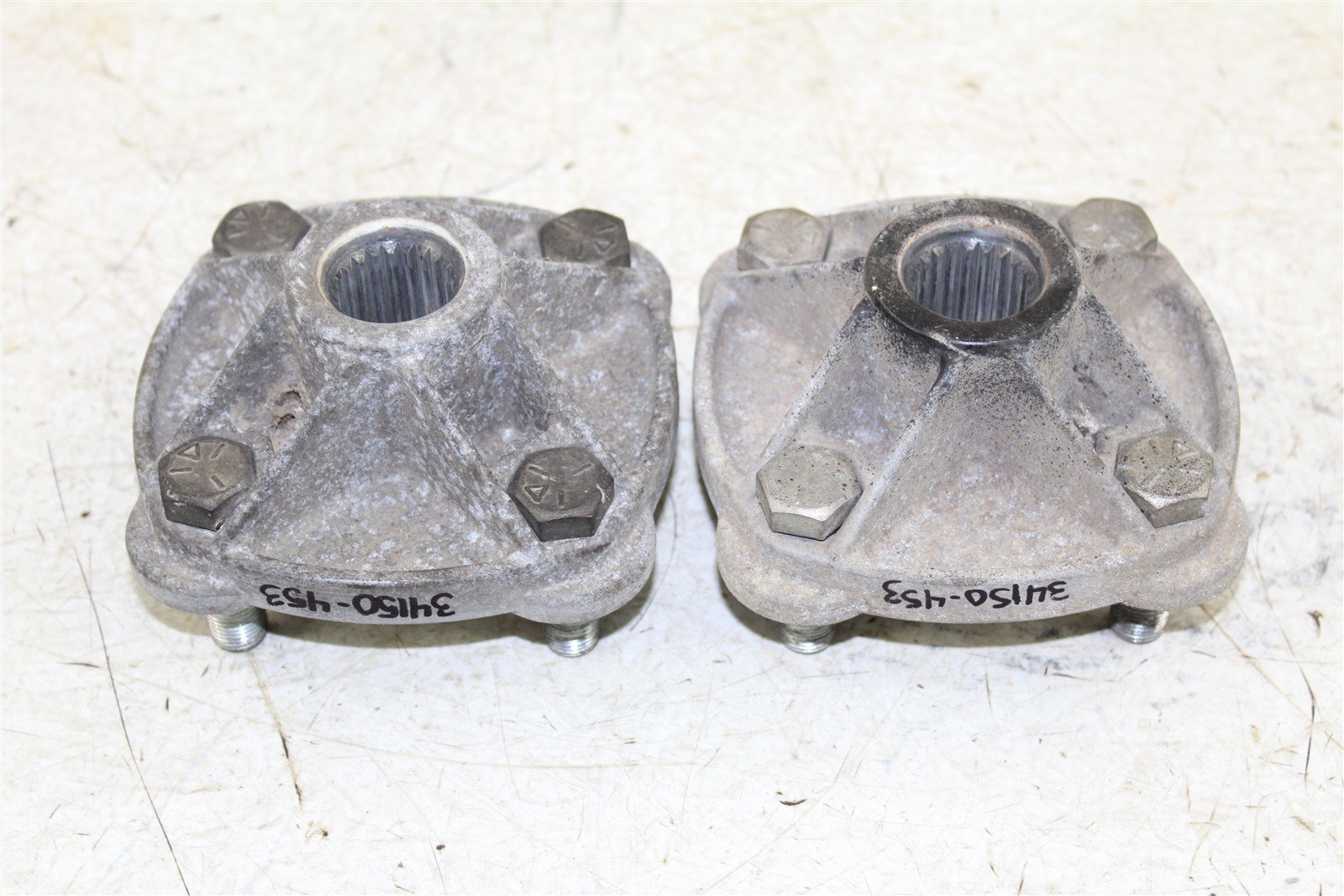 1995 Polaris Magnum 425 2x4 Rear Hubs Wheel Mounts 34150