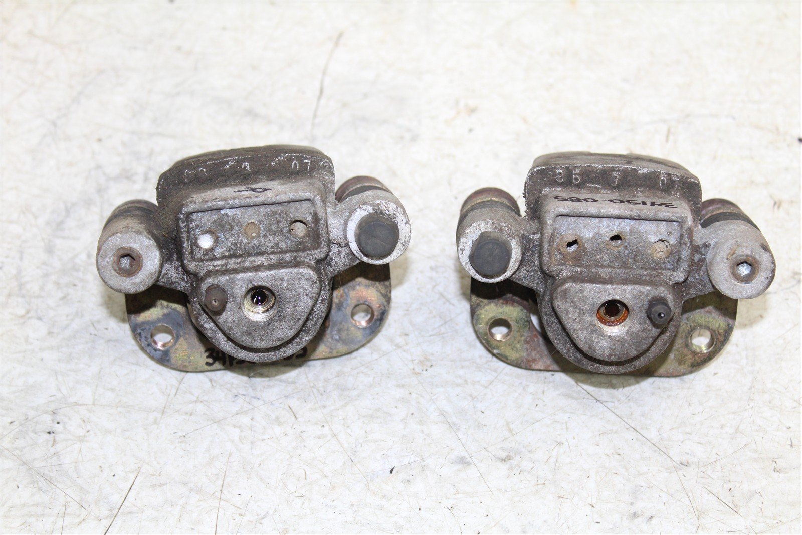 1995 Polaris Magnum 425 2x4 Front Brake Calipers Set Left Right 34150