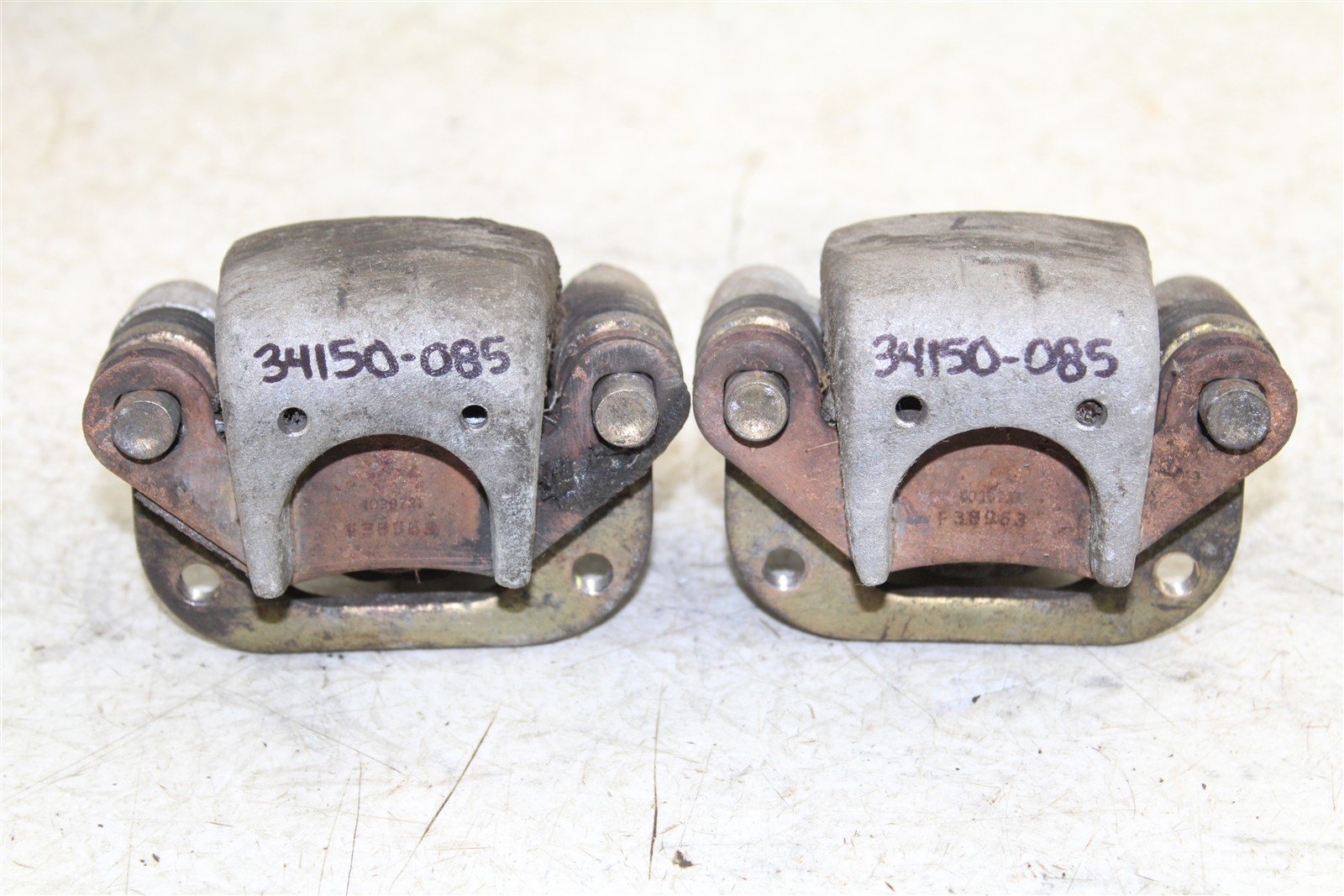 1995 Polaris Magnum 425 2x4 Front Brake Calipers Set Left Right 34150