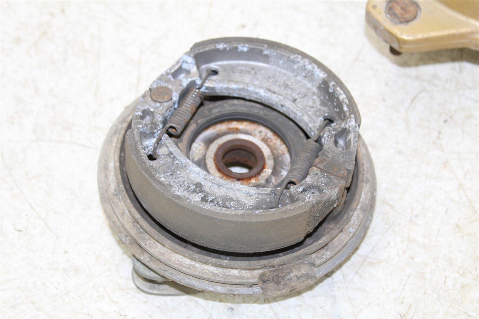 1987 Yamaha Moto4 225 Front Brake Drums Backing Plate Panel Hubs Set 50111