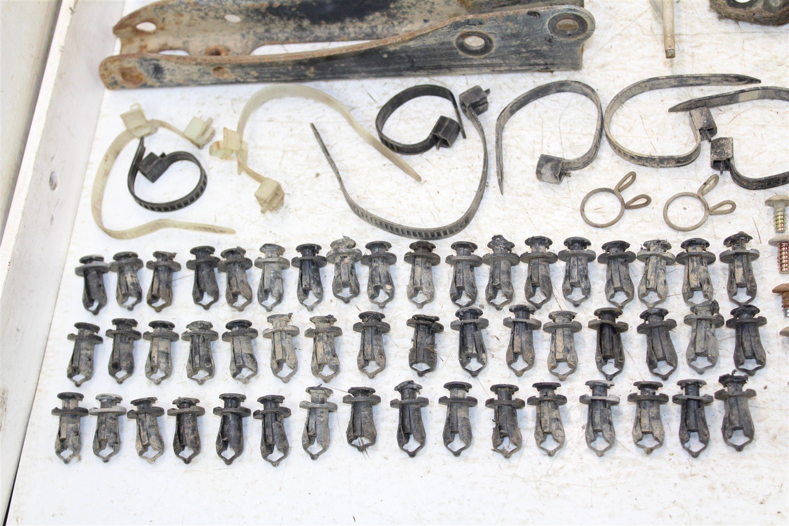 2001 Honda Foreman Rubicon 500 FA Chassis Bolt Kit Hardware Mount Bracket 11108