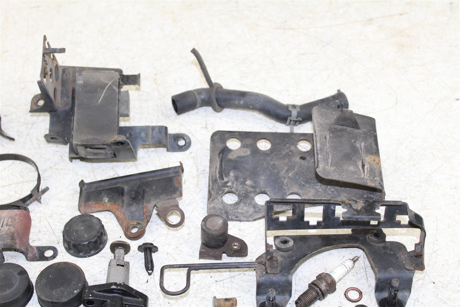 1995 Kawasaki KLR 650 Chassis Bolt Kit Hardware Bracket Mount Turn Signal 27037