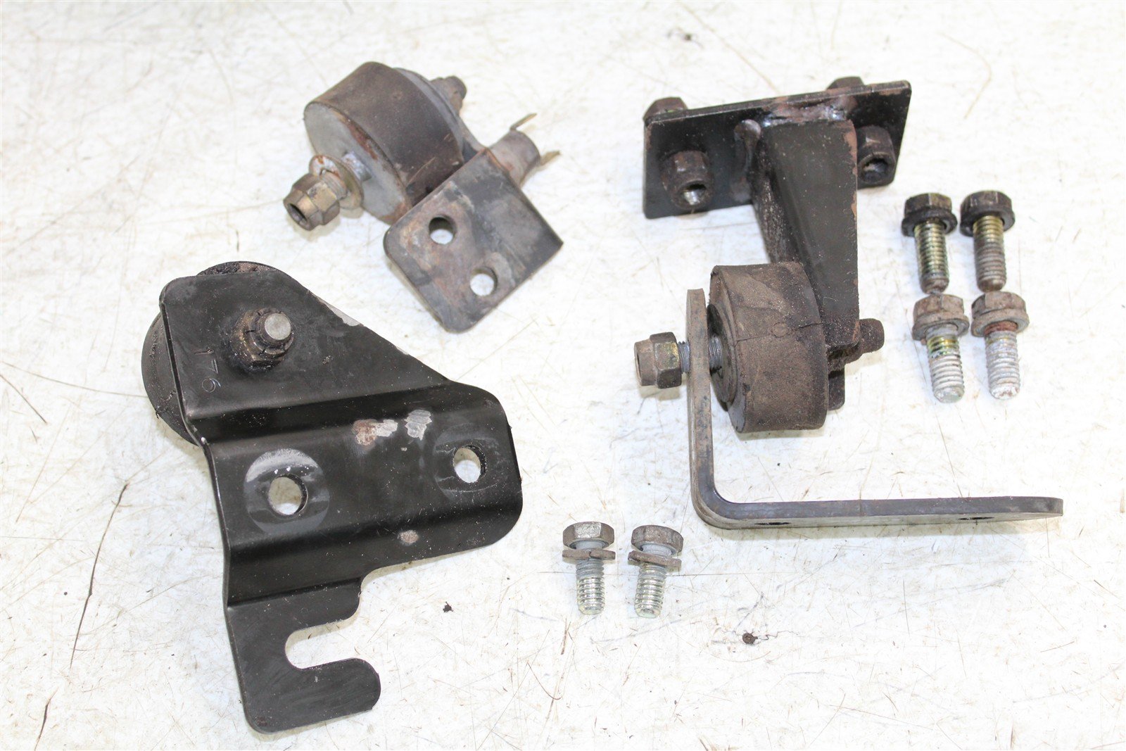 1998 Polaris Xpress 300 Engine Isolator Mounts Motor Brackets 34151