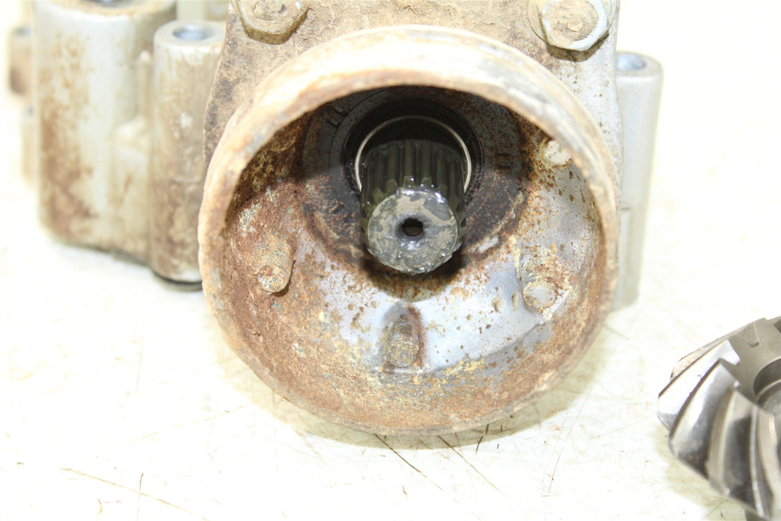 1998 Kawasaki Bayou 220 Rear Drive Shaft Output Bevel Gear 24058