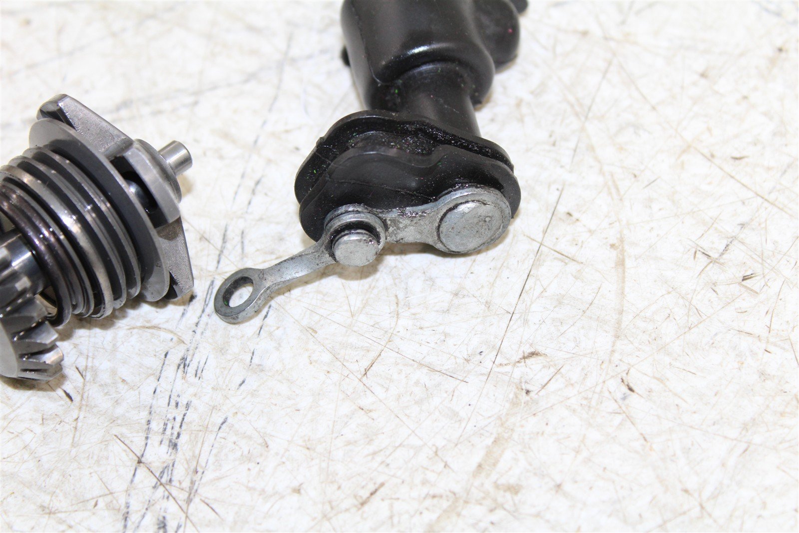 2000 Kawasaki KX 80 Power Valve Governor Shaft Arm w/ Gear 27038
