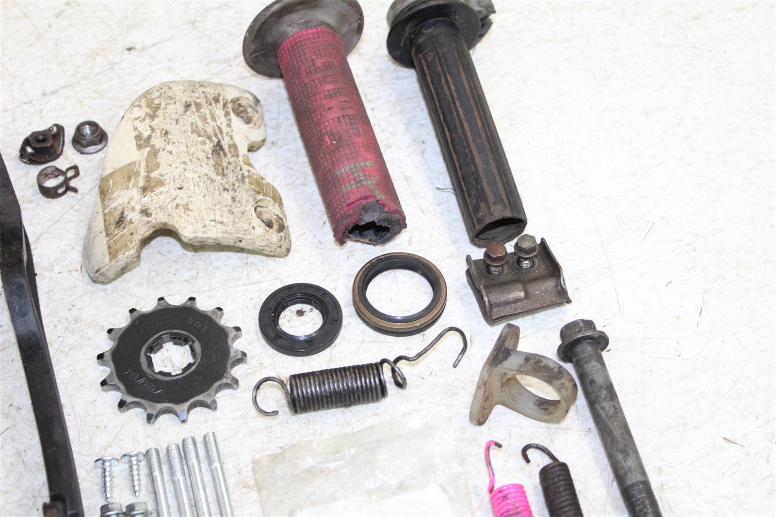 2000 Kawasaki KX 80 Chassis Bolt Kit Hardware Sprocket Spring Clamp Link 27038