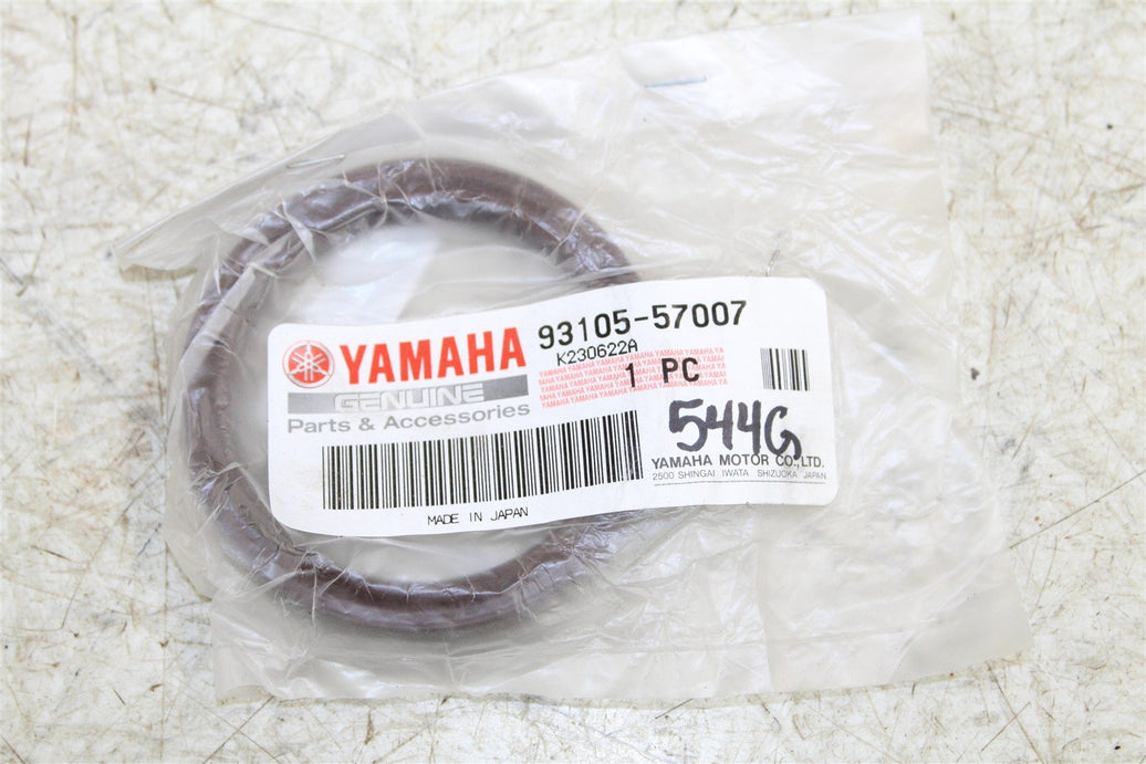 NOS Genuine Yamaha Oil Seal 93105-57007 NEW 544G