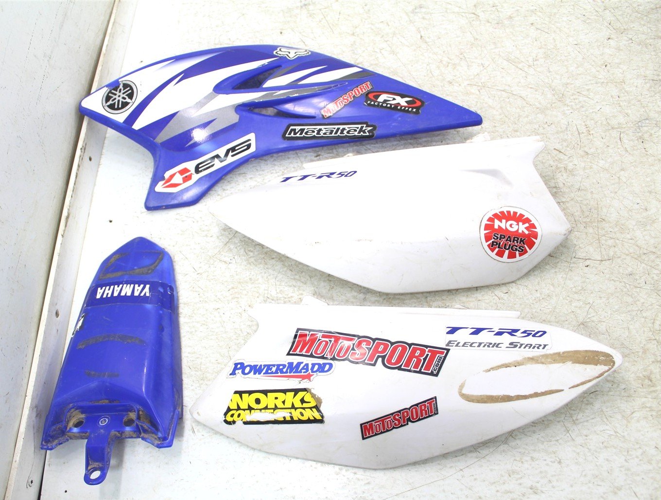 2006 Yamaha TTR 50 E Fender Set Rear Number Plates Left Tank Shroud 55070