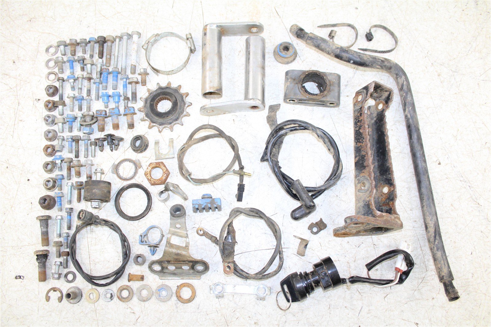 2008 Yamaha Raptor 250 Chassis Bolt Kit Hardware Sprocket Mount Bracket 50116