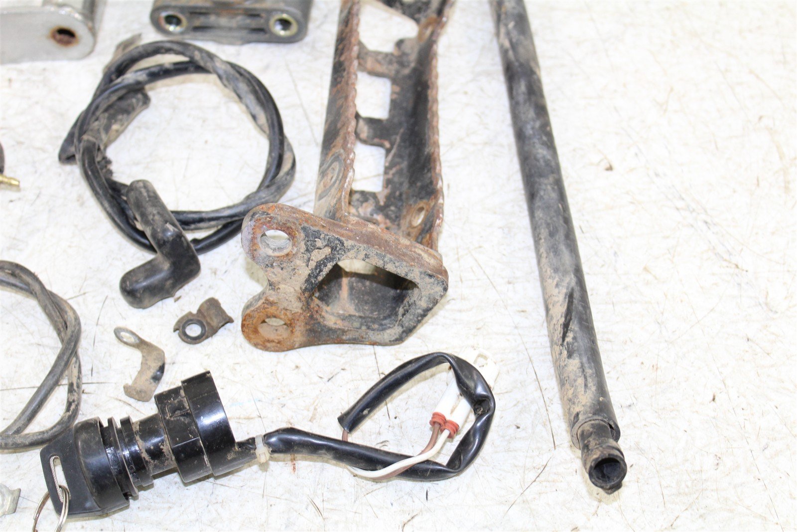 2008 Yamaha Raptor 250 Chassis Bolt Kit Hardware Sprocket Mount Bracket 50116