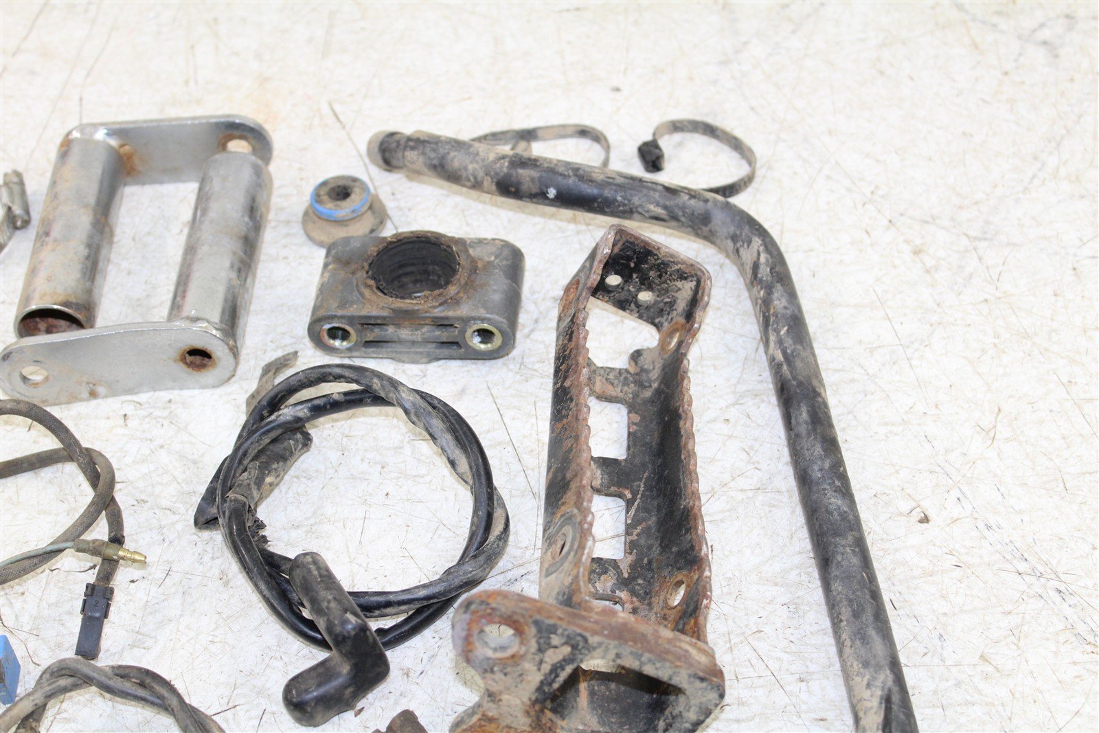 2008 Yamaha Raptor 250 Chassis Bolt Kit Hardware Sprocket Mount Bracket 50116