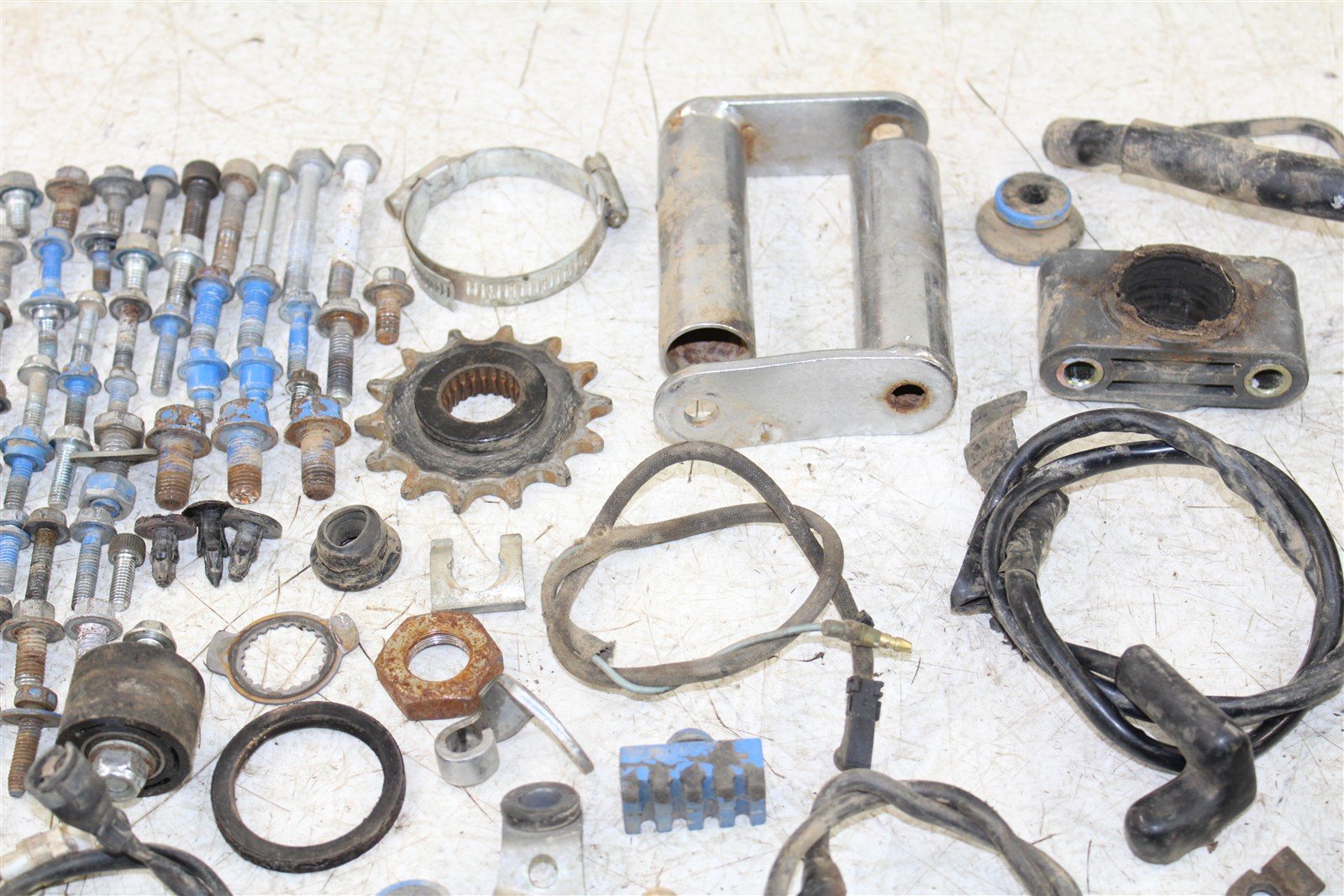 2008 Yamaha Raptor 250 Chassis Bolt Kit Hardware Sprocket Mount Bracket 50116