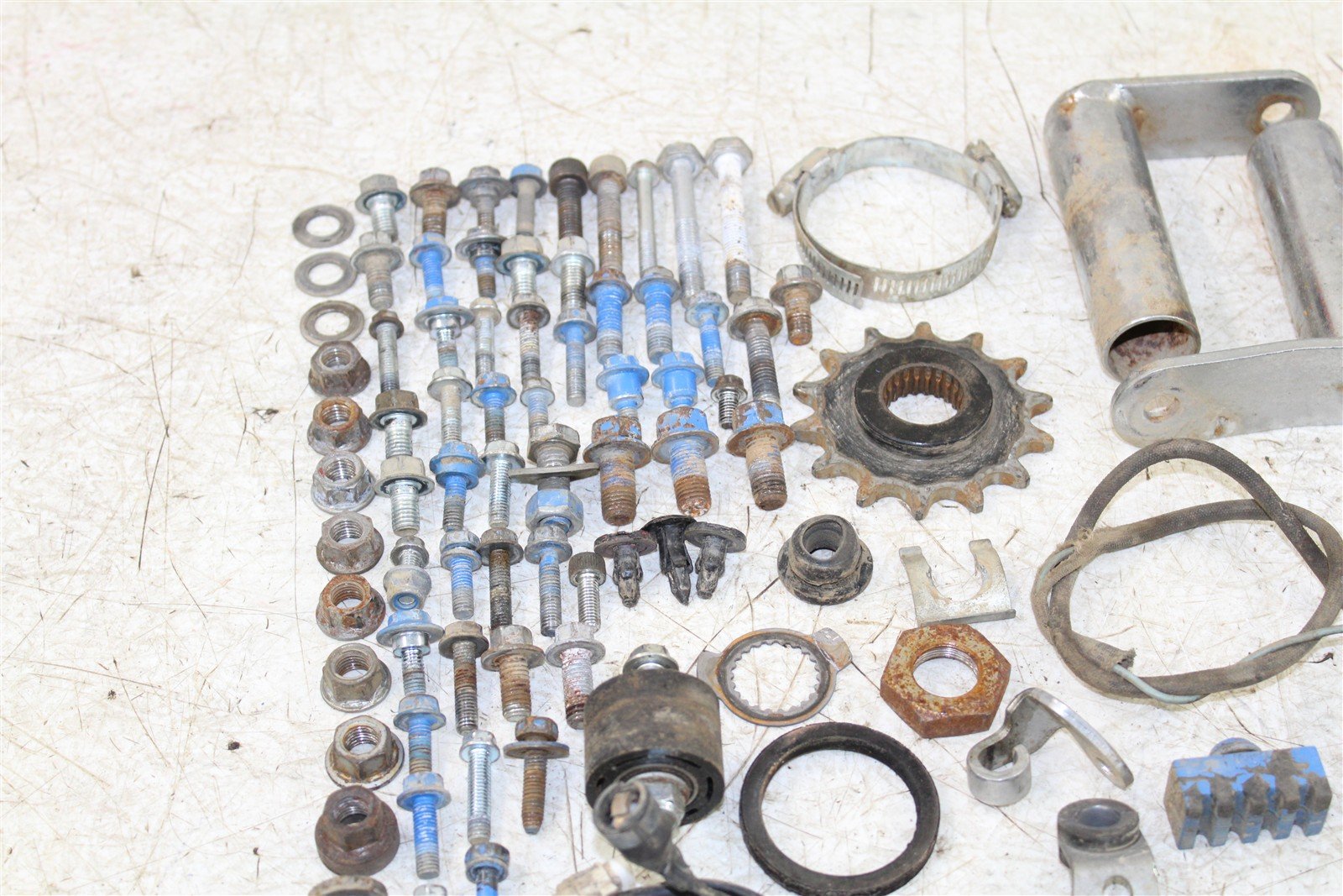 2008 Yamaha Raptor 250 Chassis Bolt Kit Hardware Sprocket Mount Bracket 50116