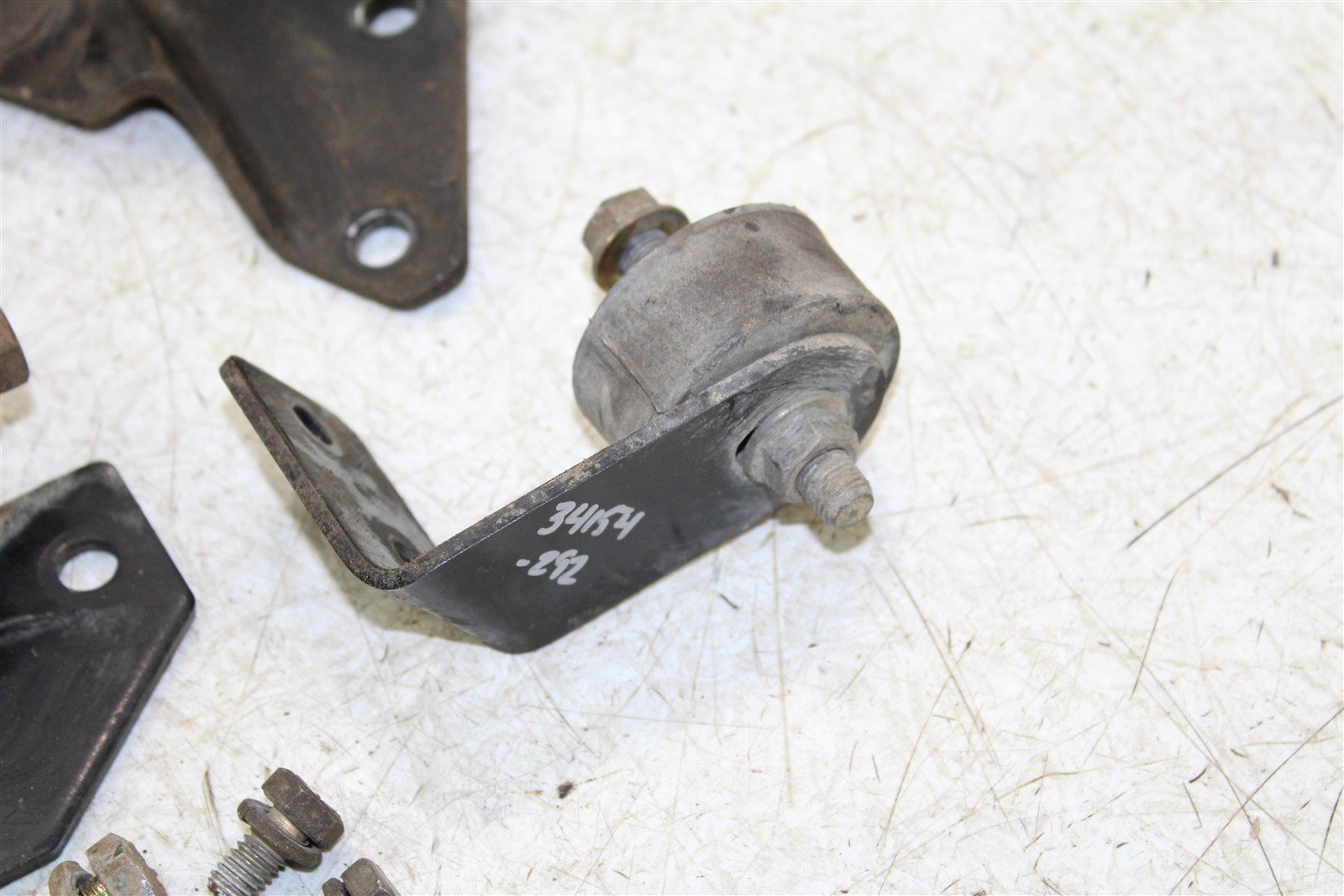 2001 Polaris Xplorer 400 4x4 Engine Isolator Mounts Motor Brackets 34154