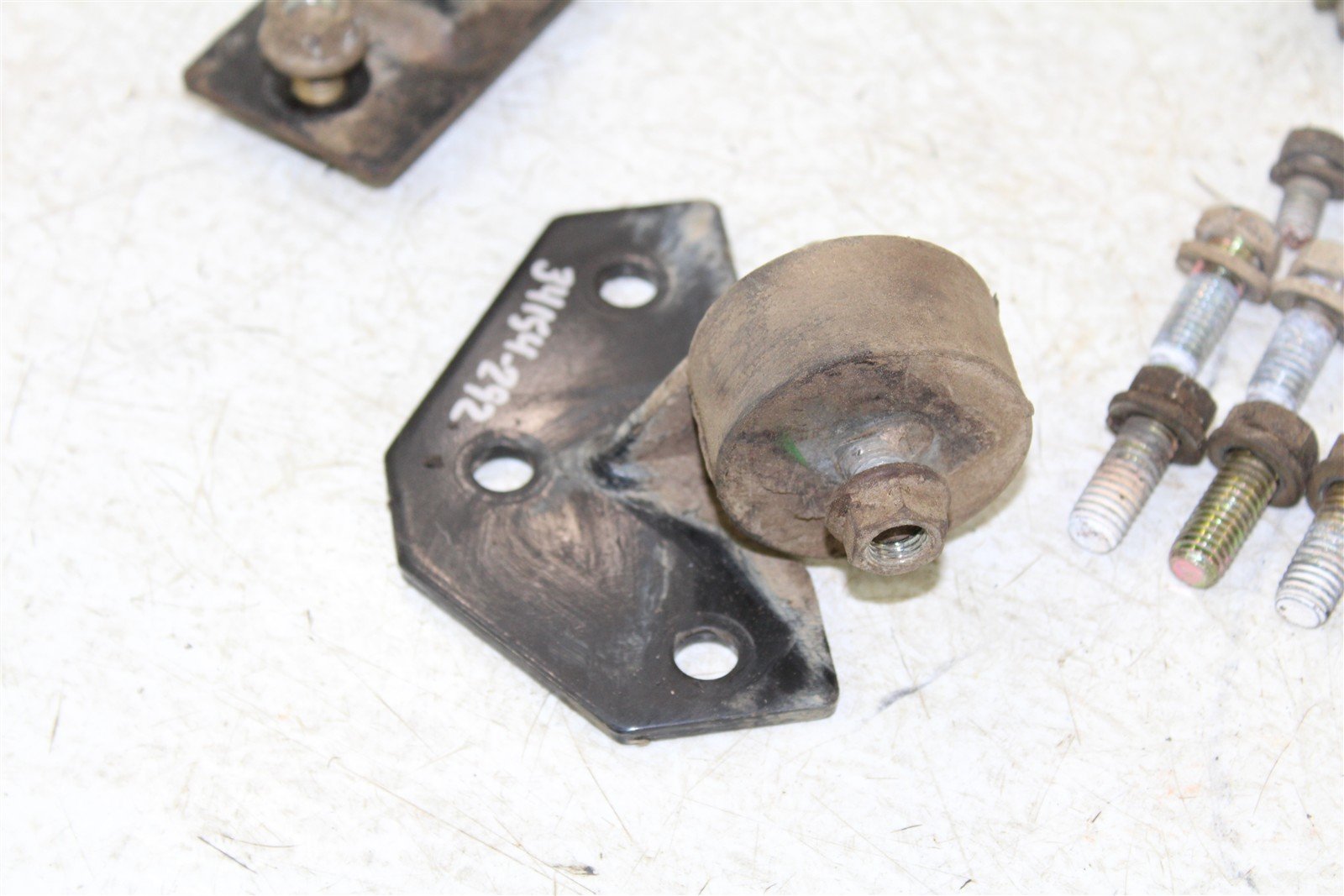 2001 Polaris Xplorer 400 4x4 Engine Isolator Mounts Motor Brackets 34154