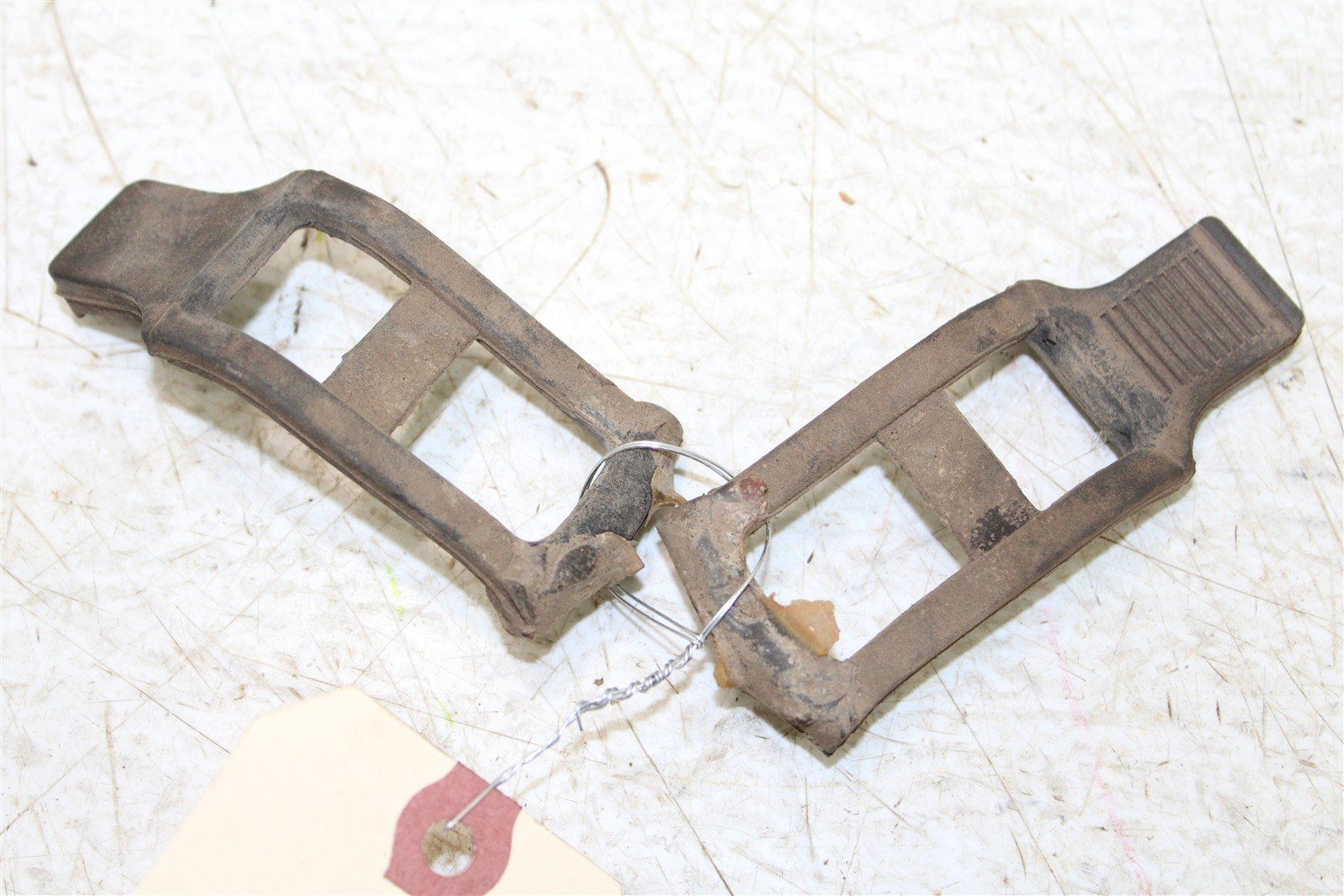 1998 Yamaha Grizzly 600 4x4 Storage Tool Box Container Lid Straps 50120