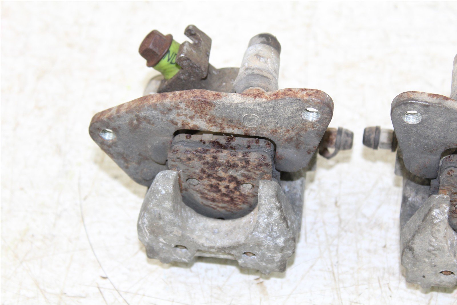 1998 Yamaha Grizzly 600 4x4 Front Brake Calipers Set Left Right 50120
