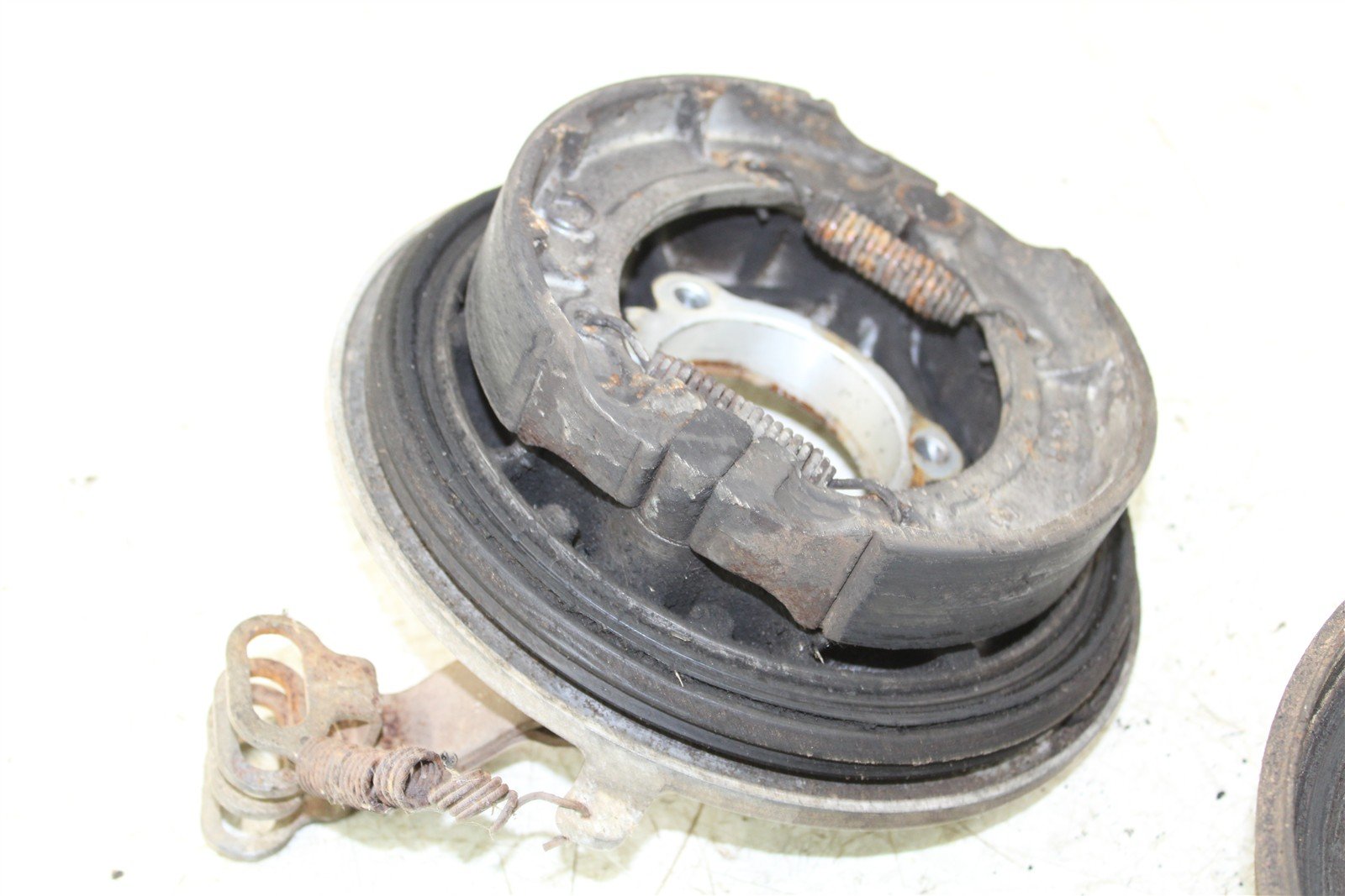 1998 Yamaha Grizzly 600 4x4 Rear Brake Drum Backing Plate Panel Hub 50120