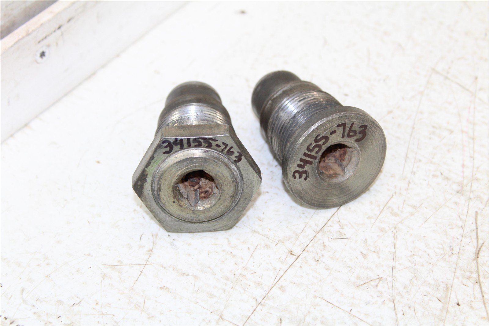 2001 Polaris Magnum 325 2x4 Swingarm Pivot Bolts Swing Arm 34155