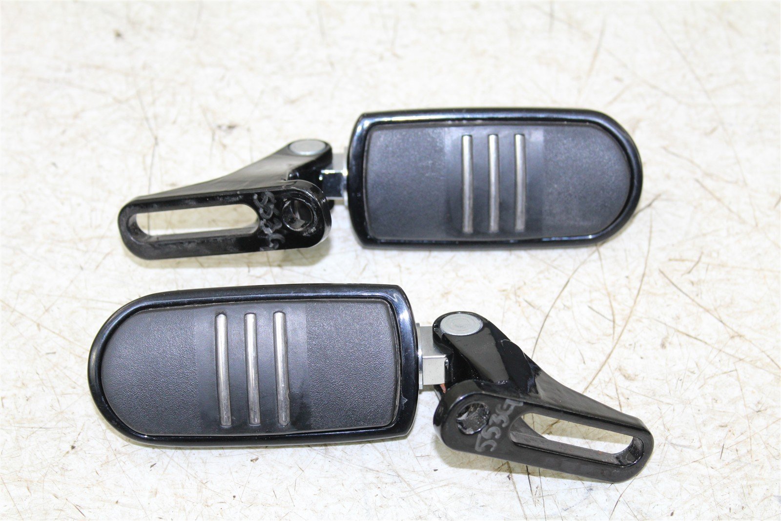 2018 Harley Davidson Touring Passenger Foot Rest Pegs Set 553G