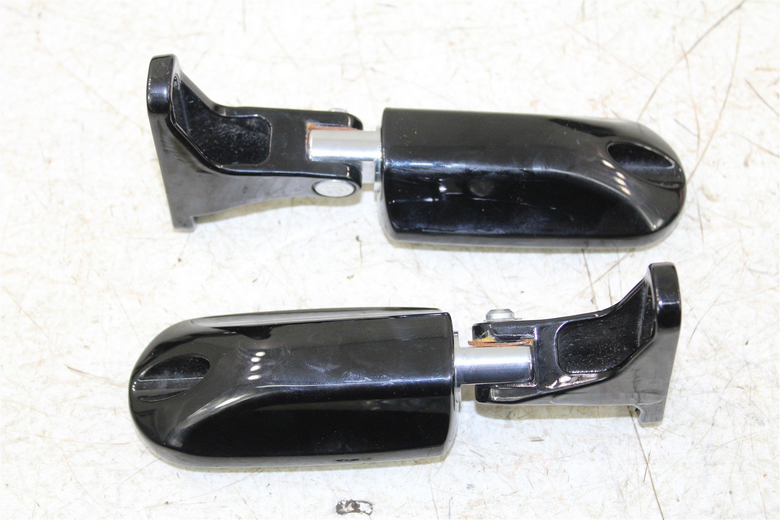 2018 Harley Davidson Touring Passenger Foot Rest Pegs Set 553G