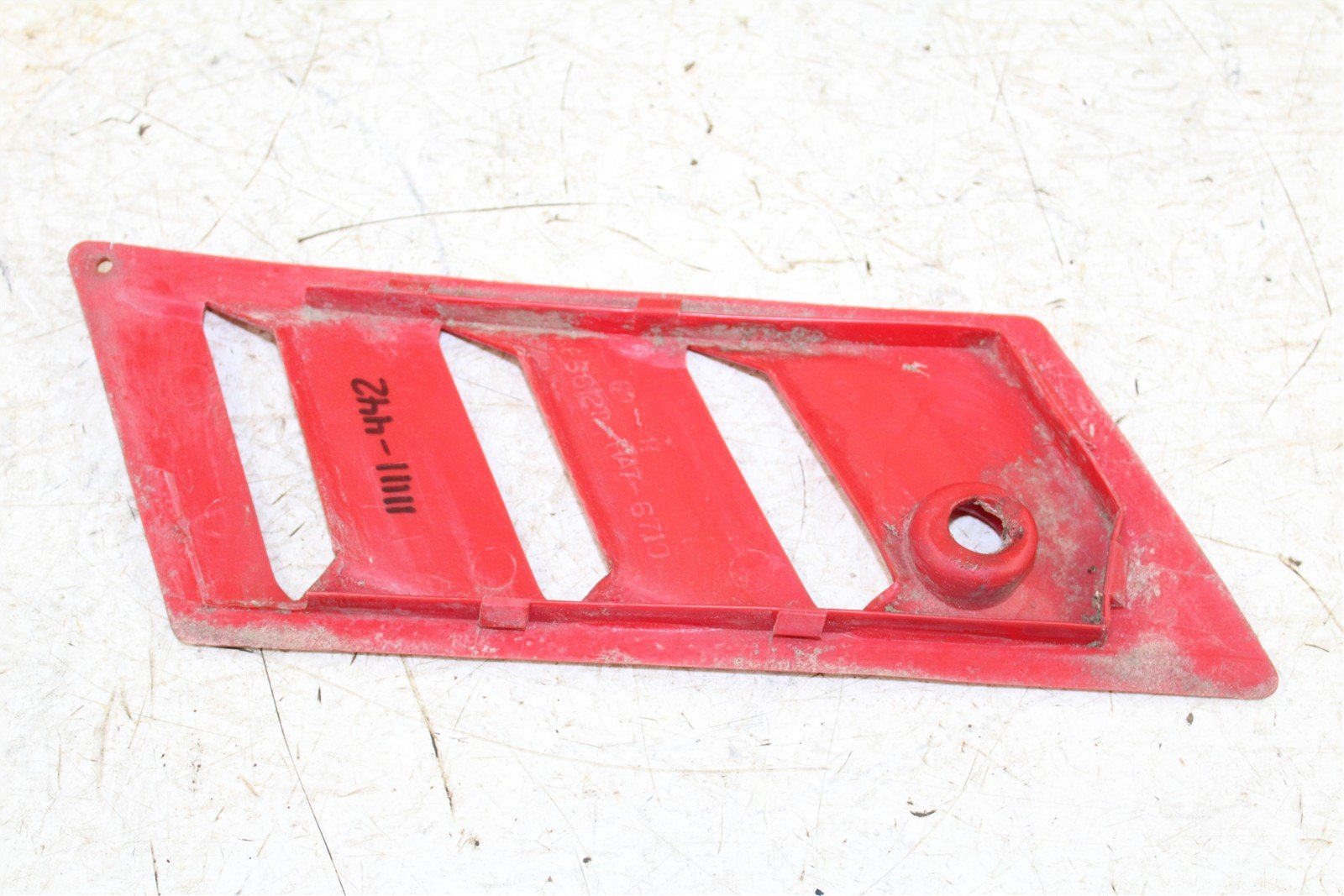 1987 Honda Fourtrax 350D Right Plastic Side Panel Vent 11111