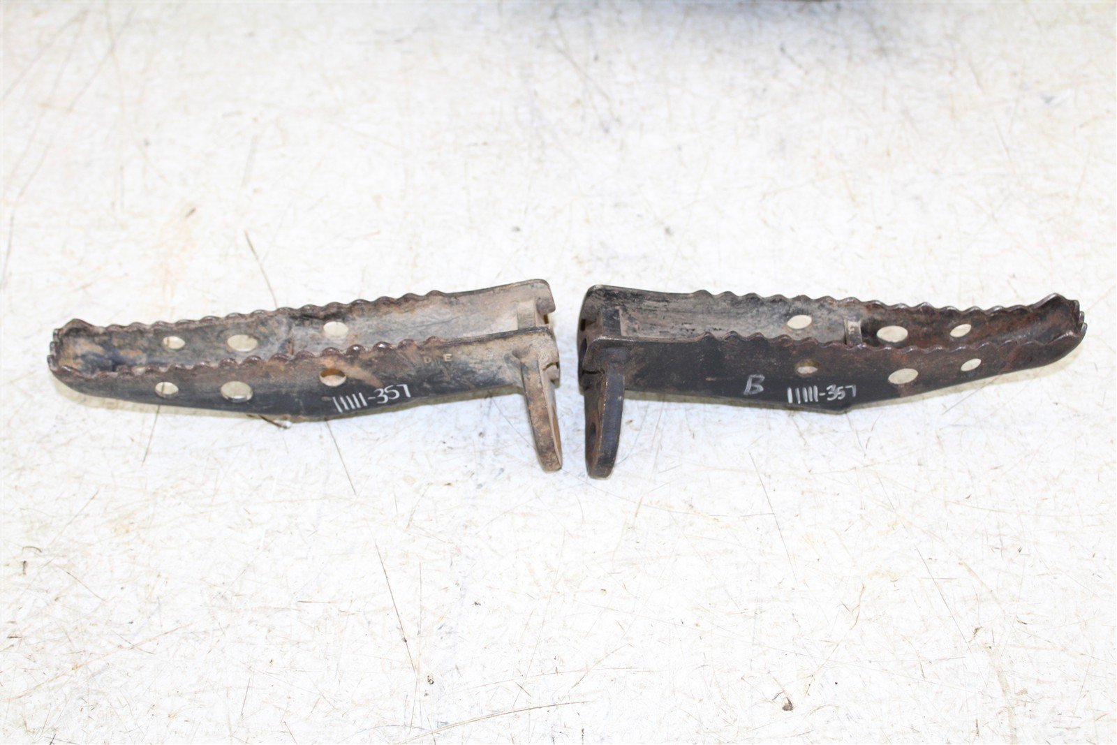 1987 Honda Fourtrax 350D Foot Pegs Rests Set Left Right 11111