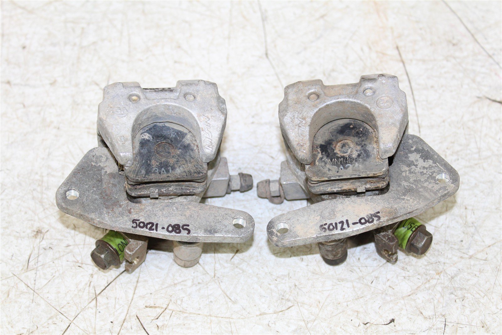 2003 Yamaha Bear Tracker 250 Front Brake Calipers Set Left Right 50121