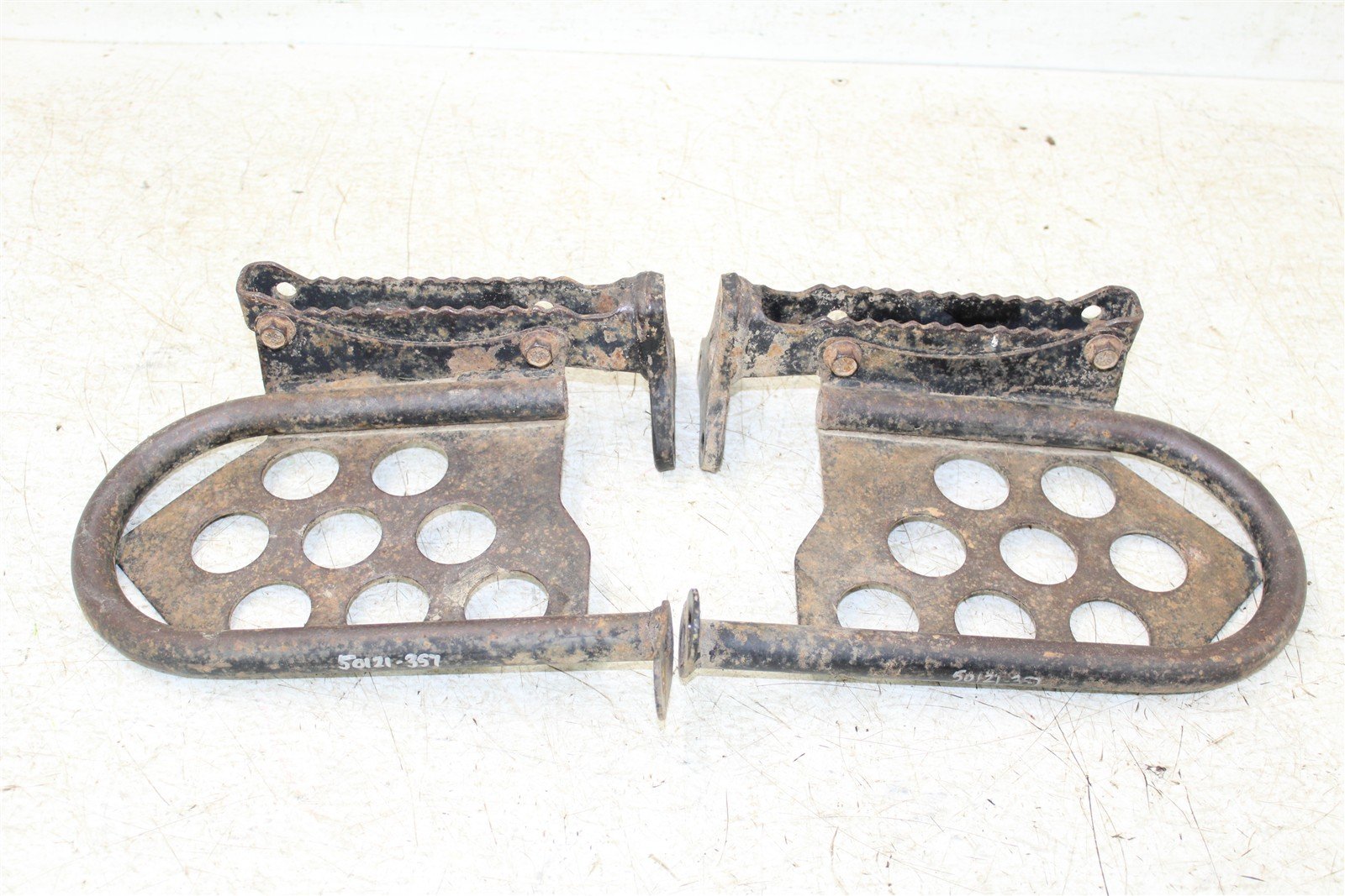 2003 Yamaha Bear Tracker 250 Foot Pegs Rests Set Left Right 50121