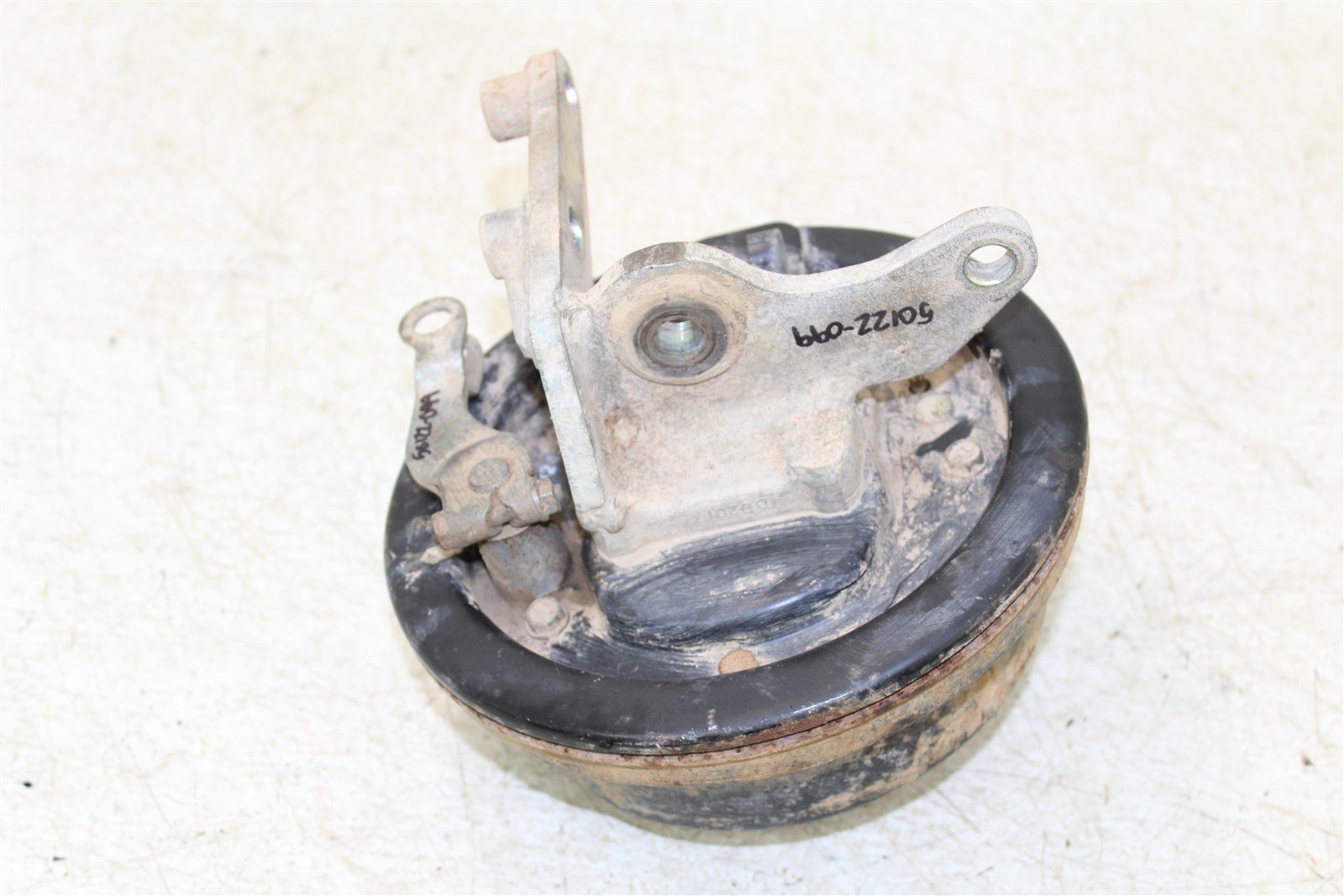 1999 Yamaha Bear Tracker 250 Front Right Brake Drum Backing Plate Panel Hub50122