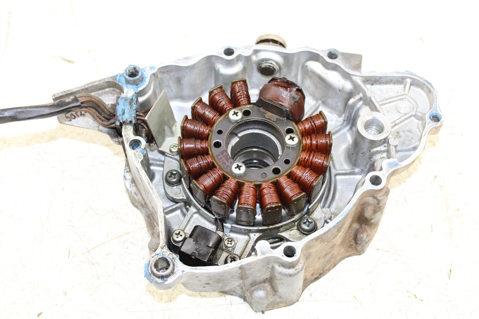 1999 Yamaha Bear Tracker 250 Stator Magneto Generator Coil w/ Cover 50122