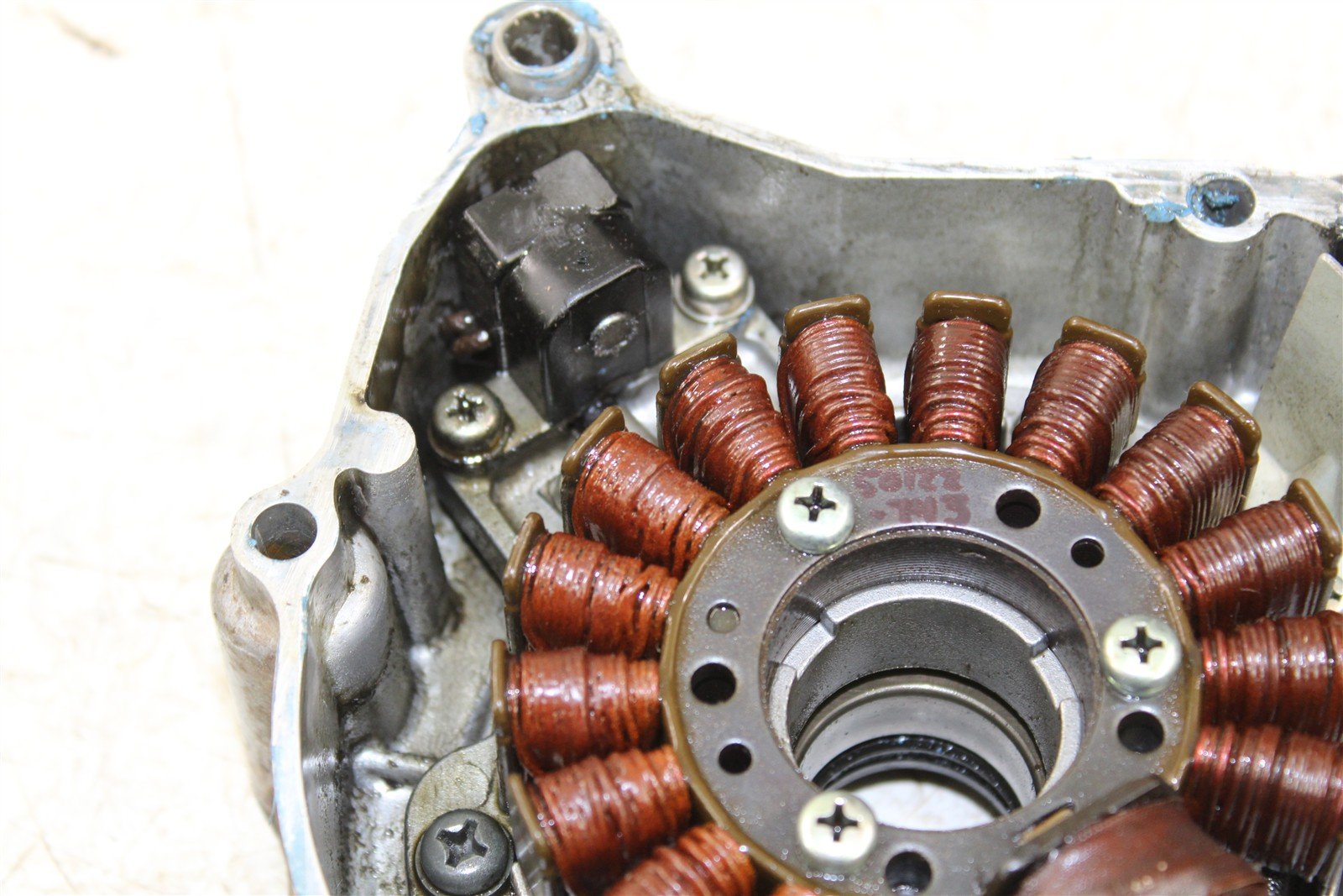1999 Yamaha Bear Tracker 250 Stator Magneto Generator Coil w/ Cover 50122