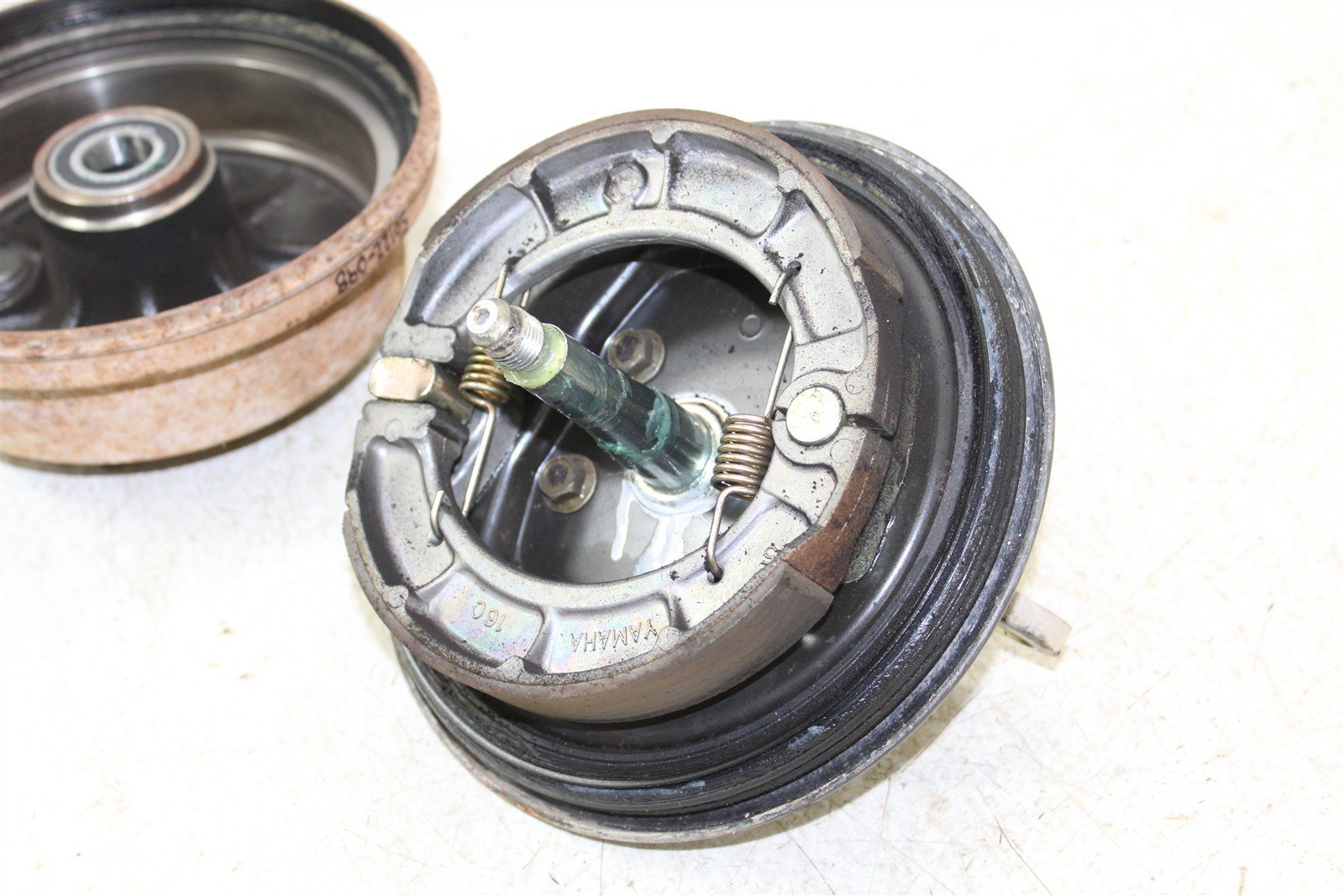 1999 Yamaha Bear Tracker 250 Front Left Brake Drum Backing Plate Panel Hub 50122