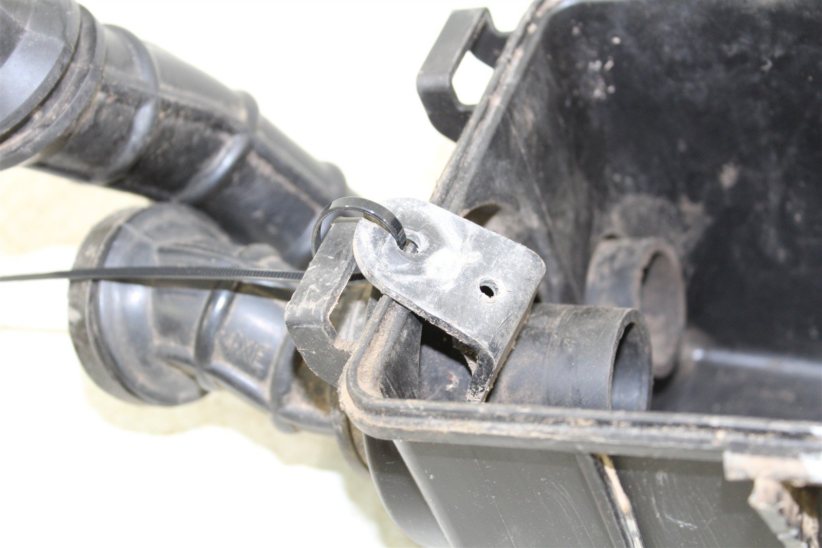 1999 Yamaha Bear Tracker 250 Air Box Intake Housing Boot Filter Cage 50122